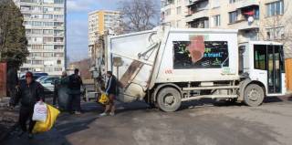 Екоинспектор организира сметопочистване на междублоковите пространства в