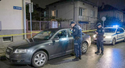 Ямболски полицаи разследват кражба от автомобил