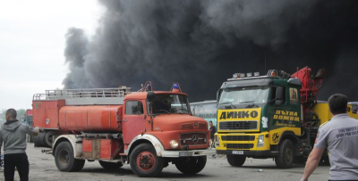 ПОЖАР В АВТОМОРГА ЗАЧЕРНИ НЕБЕТО НАД ЯМБОЛ