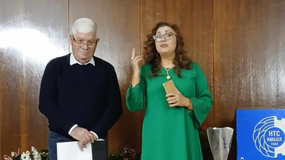 Новата поетичната книга „Подарявам ти дъжд“ на Ваня Велева