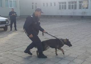 Цветановите Славовци демонстрирали/Не са виновни момчетата, които са там, за да служат и пазят доброто, че ги командва ЧУМАТА - пасмина ГЕРБ