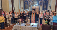 Медицинските сестри в Ямбол протестираха и палиха свещи в църква