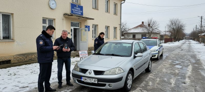 Управлява автомобил - пил!