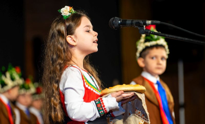 Над 200 малчугани откриха с празник изключителния "Ямболски коледарски буенек“