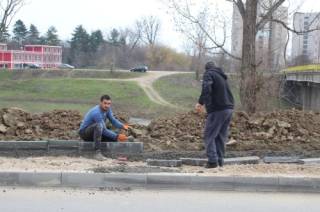 Друго нареди председателят Борисов вчера - до всяка дупка да има чиновник и полицай