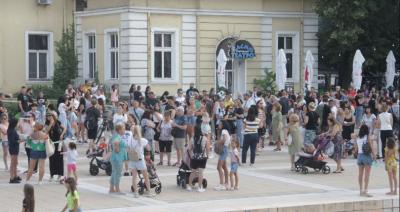 След &quot;400 шева&quot;: Протести в цялата страна в подкрепа на обезобразеното момиче /и в Ямбол/