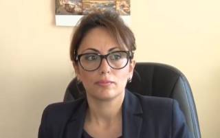 Днес в 11 ч. на г-жа Мария Славова е била връчена заповед за освобождаването й от