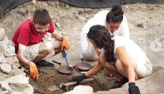 В НАР-Кабиле от няколко дни 12 студенти от Софийския факултет по археология.