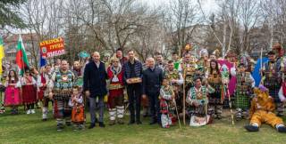 Ямбол отново се огласи от звънци и хлопки.