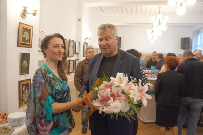 Първа самостоятелна изложба „Зора“ откри Таня Христакиева в община „Тунджа“