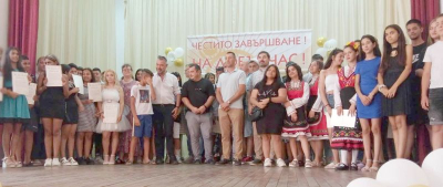 ОБЩИНСКИ БАЛ НА СЕДМОКЛАСНИЦИТЕ, ДЕСЕТОКЛАСНИЦИТЕ И УЧЕНИЦИТЕ - ОТЛИЧНИЦИ ОТ УЧИЛИЩАТА НА