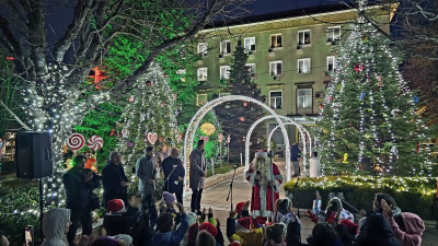 Празнично запалване на Коледната украса в Община „Тунджа“