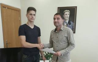 Кметът на Стралджа връчи награда