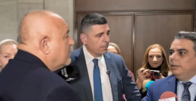 Бойко Борисов и репортерките../.Със специалното участие на Ивайло Мирчев иАсен Василев/