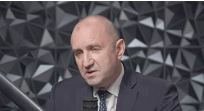 Румен Радев: Има хора, които се срамуват и от българското знаме. Но, това се лекува!