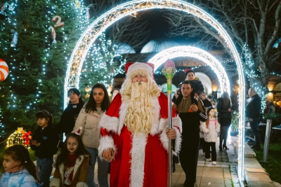 Грейнаха светлините на празничната украса на община „Тунджа“