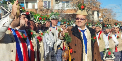/видео/ Ямболският коледарски буенек е уникалната традиция на единствените в България танцуващи коледари
