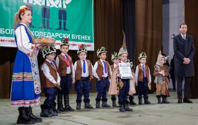 С уникалния ямболски коледарски буенек възвестиха началото на коледните празници в града