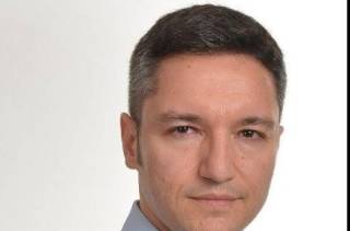 Депутатите си възстановиха заплатките и май духнаха