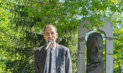 Кметът на Ямбол, 2 юни, пред Паметника на Христо Ботев: