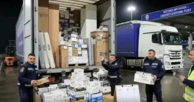 Над 300 000 къса контрабандни цигари в камион с мебели откриха митническите служители на МП Лесово