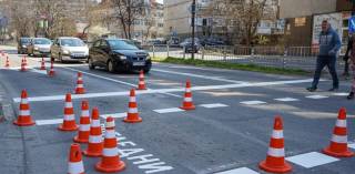 Обновяването на пътната маркировка в Ямбол продължава