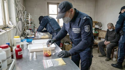 Спец. акция разкри нарколаборатория в община Тунджа, задържаха 53-годишен мъж в момент на производство