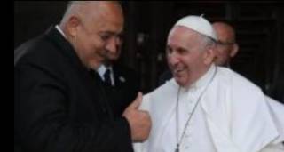 Б.Б. грееше край папата, но ГЕРБ може да загуби изборите заради призива му за имиграцията.